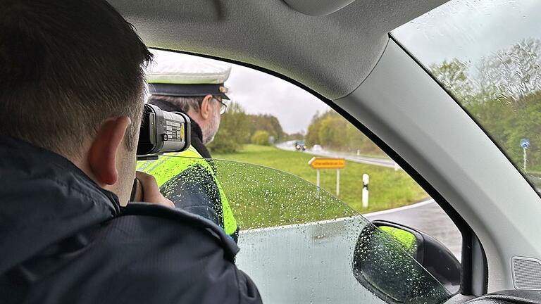 Im Bereich der Polizeiinspektion Bad Neustadt gab es verschiedene Messstellen, so unter anderem an der B 279 bei Unterweißenbrunn.