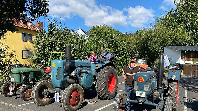 Saatmarkt mit Schleppertreffen in Remlingen. Mehr als 40 Verkaufsstände und viel Informationen in den bunt geschmückten Höfen und Gassen