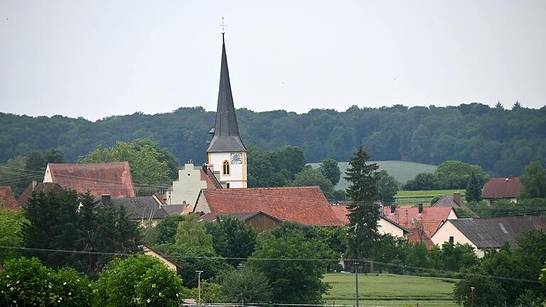 In Bütthard formiert sich Widerstand gegen einen geplanten Steinbruch nahe dem Ortsrand. In Bütthard formiert sich Widerstand gegen einen geplanten Steinbruch nahe dem Ortsrand.