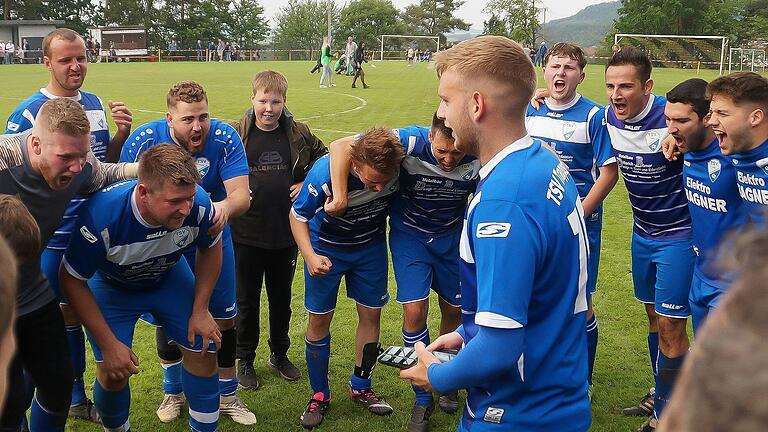 Jubel bei den Spielern der SG Trappstadt II/Gabolshausen-Untereßfeld/Alsleben nach dem Schlusspfiff. Jubel bei den Spielern der SG Trappstadt II/Gabolshausen-Untereßfeld/Alsleben nach dem Schlusspfiff.