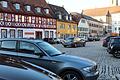 Kein seltenes Bild am Iphöfer Marktplatz: Autos parken kreuz und quer – und verstellen den Blick auf die gute Stube der Stadt.