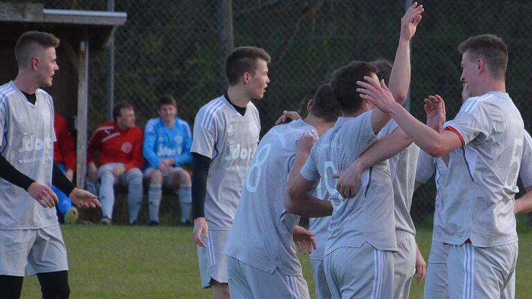 Der FC Ober-/Mittelstreu jubelte hier nicht nur im Hinspiel in Oberelsbach über einen Sieg, sondern er gewann nur vier Tage später auch das Rückspiel gegen die SG Oberelsbach/Ober-Unterwaldbehrungen.