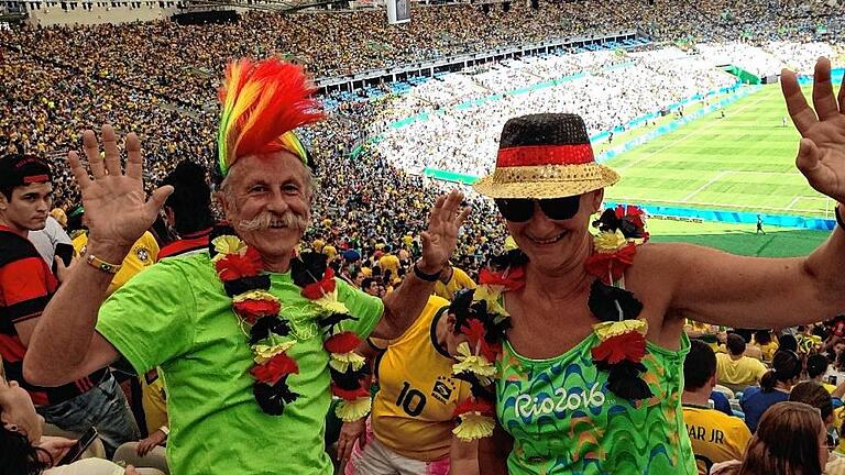 Im Hexenkesssel des berühmten Maracanastadions erlebten Rita und Lothar Riedel das Frauenfußball-Halbfinale Schweden gegen Brasilien.