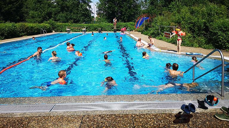 Wird das Schwimmbad Schönau in diesem Jahr eröffnen? Die Schwimmbadfreunde und die Gemeinde setzen alles daran, doch noch ist kein Vorsitzender gefunden worden.