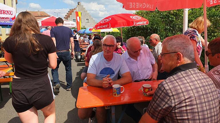 Zum Acholshäuser Musikfest zog es zahlreiche Gäste auf den Ratstein.