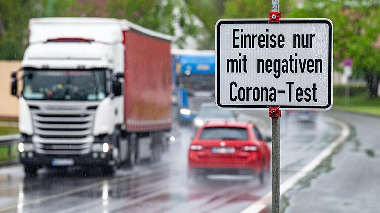 Viele Nachbarländer Deutschlands verlangen für die Einreise mittlerweile einen negativen Corona-Test. Das Landratsamt weise darauf hin, dass das Testzentrum in Wonfurt nicht dafür garantieren kann, dass die Ergebnisse rechtzeitig zur Abreise vorliegen. Viele Nachbarländer Deutschlands verlangen für die Einreise mittlerweile einen negativen Corona-Test. Das Landratsamt weise darauf hin, dass das Testzentrum in Wonfurt nicht dafür garantieren kann, dass die Ergebnisse rechtzeitig zur Abreise vorliegen.