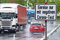 Viele Nachbarländer Deutschlands verlangen für die Einreise mittlerweile einen negativen Corona-Test. Das Landratsamt weise darauf hin, dass das Testzentrum in Wonfurt nicht dafür garantieren kann, dass die Ergebnisse rechtzeitig zur Abreise vorliegen.