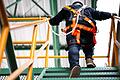 Nur gesichert in die Höhe: Derlei Schutz gerade auf Baustellen ist nach Darstellung des Gewerbeaufsichtsamtes in Würzburg lebenswichtig (Symbolbild). Doch die vorgeschriebenen Sicherheitsvorkehrungen werden in der Arbeitswelt offenbar nicht immer ernstgenommen.