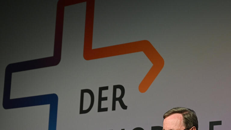 Fünfte Synodalversammlung in Frankfurt am Main       -  Georg Bätzing, Bischof von Limburg und Vorsitzender der Deutschen Bischofskonferenz, ist für die einen zur Hassfigur geworden; andere sehen in ihm einen mutigen Reformer und Hoffnungsträger.