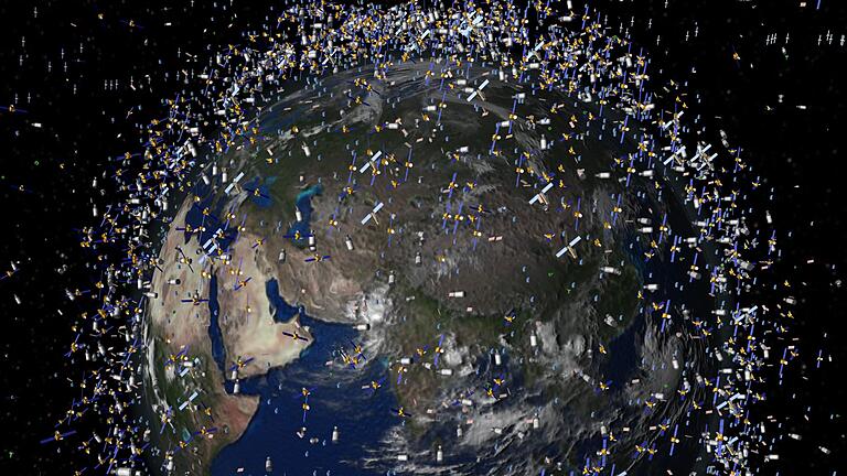 Weltraumschrott       -  Tausende Satelliten und noch mehr Trümmerteile umfliegen die Erde - auch wenn sie eigentlich kleiner sind als auf diesem Bild.