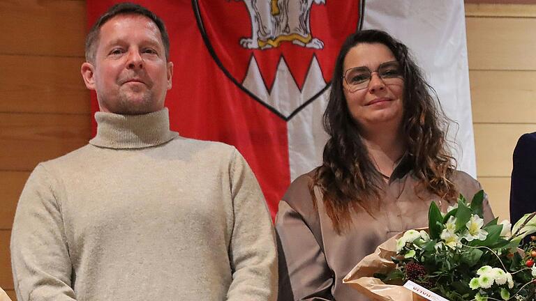 Dem schnellen Eingreifen von Matthias und Sandra Nees (von links) in einer Notfall-Situation im Vorjahr hatte eine Person aus der Bevölkerung zu verdanken, Weihnachten und den Jahreswechsel feiern zu können.