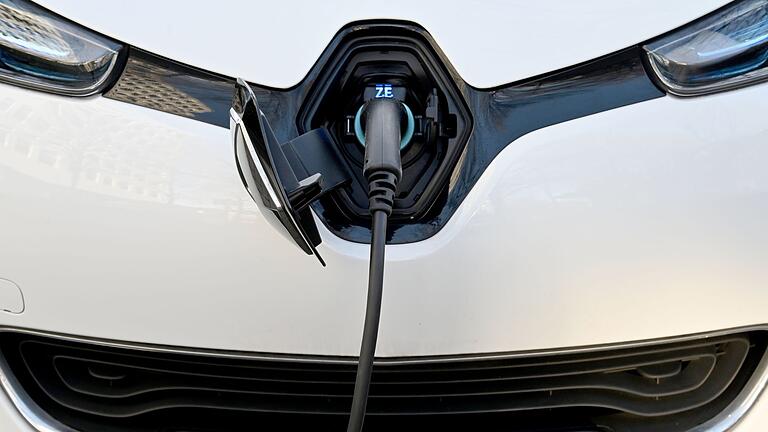 E-Auto       -  In E-Autos sorgt unter anderem der Antrieb für zusätzliche Magnetfelder. (Symbolbild)
