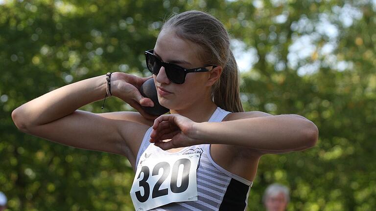Unterfränkische Mehrkampf-Meisterschaften in Münnerstadt       -  Antonia Haas (im Bild) vom TSV Oberthulba krönte sich im Siebenkampf der W15 zur Königin der Athletinnen.