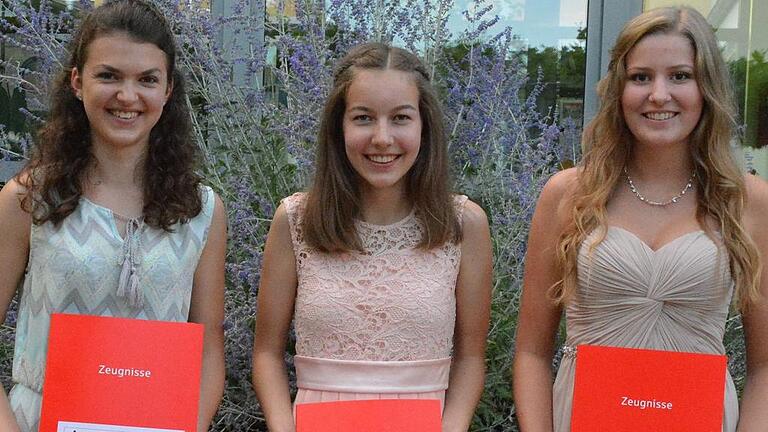 Die Schulbesten an der Curio-Jacob- Realschule waren von links Anna-Lena Schneider, Emilia Rosatti und Jessica Dietz.