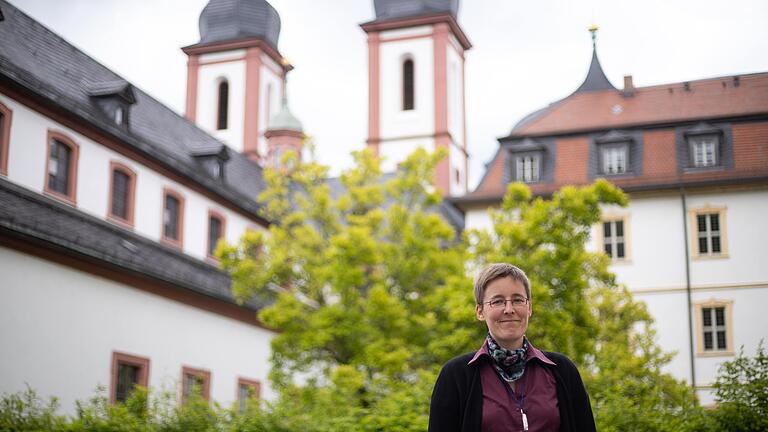 Weil sie zwei Frauen Kirchenasyl gewährte, muss sich Schwester Juliana Seelmann aus dem Kloster Oberzell (Lkr. Würzburg) am 2. Juni vor Gericht verantworten.