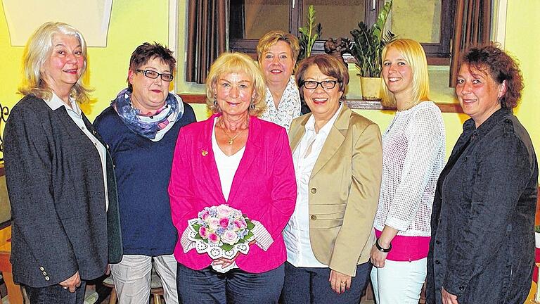 Frauen-Power im Kreisverband: Mit Silvia von Krziwanek, Heidi Plömpel, Elfriede Dill (nach 24 Jahren als Schatzmeisterin verabschiedet), Gerlinde Martin, Barbara Weber, Eva Barthelme und Doris Paul (von links) haben die Mitglieder der Frauen-Union im Landkreis Kitzingen ihr Vorstandsteam gewählt.