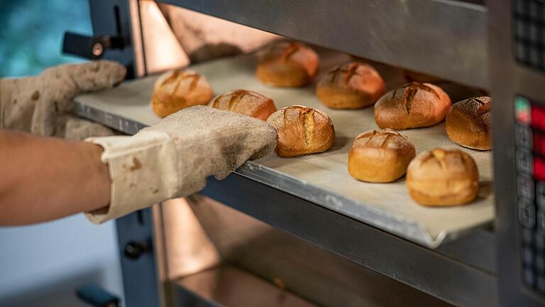 Steigende Preise für Energie und Backzutaten schlagen nicht nur auf das normale Brötchen, sondern auf alle Backwaren durch.&nbsp;