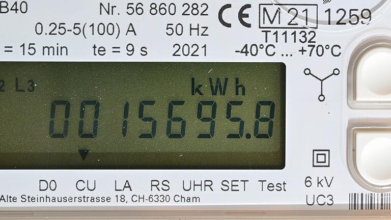 Stromzähler       -  Zum Jahreswechsel ändern wieder viele Energieunternehmen ihre Grundversorgungstarife. Beim Strom gibt es mehr Senkungen als Erhöhungen. (Symbolbild)