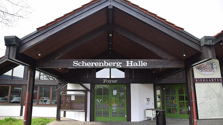 Um besser Abstand halten zu können, finden die Sitzungen des Gemündener Stadtrates aktuell in der Scherenberghalle in Gemünden statt. Um besser Abstand halten zu können, finden die Sitzungen des Gemündener Stadtrates aktuell in der Scherenberghalle in Gemünden statt.