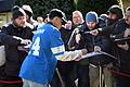 Nationalmannschaft       -  Im NFL-Look: Jamal Musiala kommt beim DFB-Hotel an.