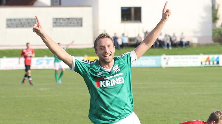 Daniel Rinbergas, hier im Trikot des FC Sand beim Torjubel, übernimmt ab sofort den A-Klassisten SV Neuschleichach. Daniel Rinbergas, hier im Trikot des FC Sand beim Torjubel, übernimmt ab sofort den A-Klassisten SV Neuschleichach.