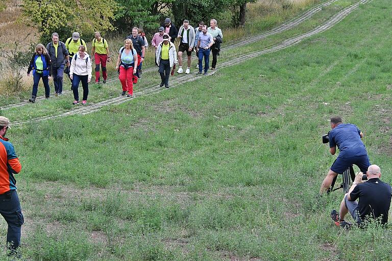 Auf dem Grenzwanderweg waren die Grabfeldbotschafter unterwegs. Sie wurden auf Schritt und Tritt vom MDR-Team mit Kamera und Drohne begleitet.