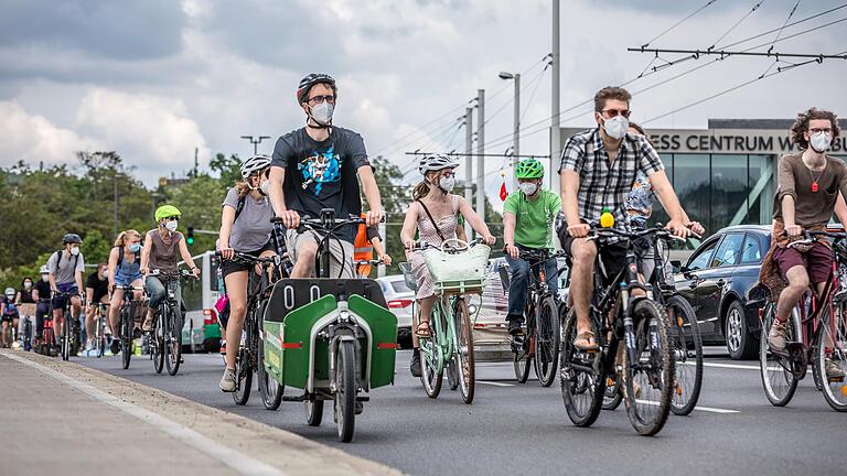 Fahrrad-Demo: Rund 70 Menschen beteiligten sich am Samstag in Würzburg am Aktionswochenende für eine Mobilitätswende.