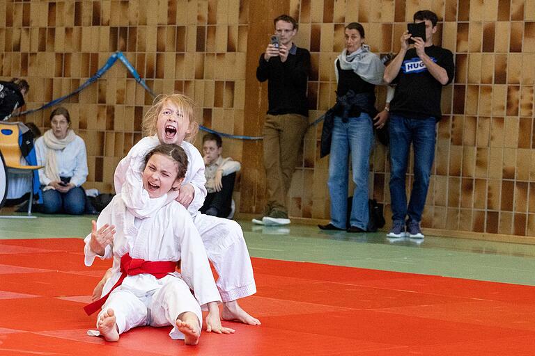 Vorne Estelle Sklarow, hinten Emilia Schuhmann - Duo U12 Vorne Estelle Sklarow, hinten Emilia Schuhmann - Duo U12