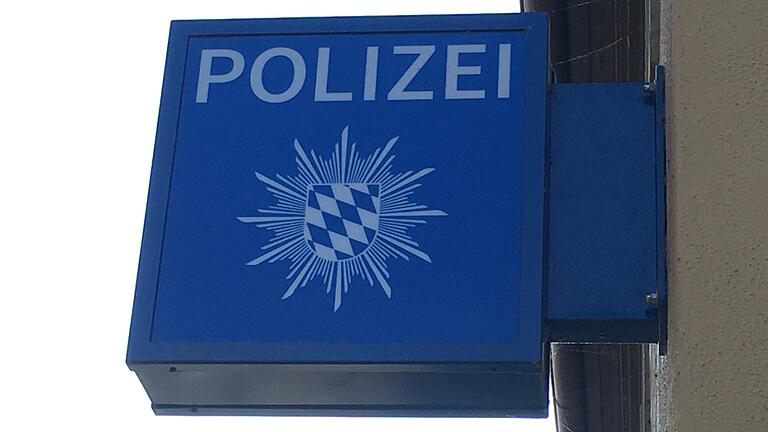 Ein diebisches Pärchen stoppte die Kitzinger Polizei am Freitag (Symbolfoto). Ein diebisches Pärchen stoppte die Kitzinger Polizei am Freitag (Symbolfoto).