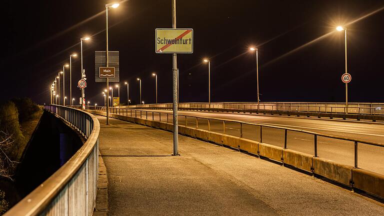 Aufgrund der hohen Inzidenzwerte gibt es auch in Schweinfurt aktuell eine nächtliche Ausgangssperre. Aufgrund der hohen Inzidenzwerte gibt es auch in Schweinfurt aktuell eine nächtliche Ausgangssperre.