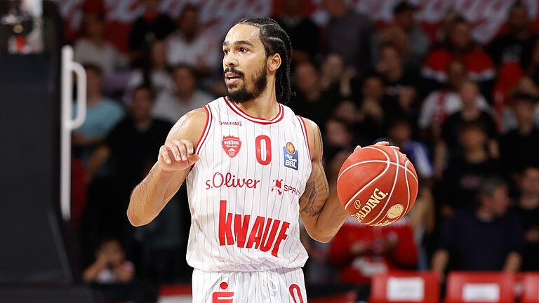 Der neue Dirigent im Spiel der Würzburg Baskets: Otis Livingston II.