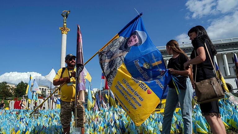 Ukraine-Krieg - Kiew       -  Präsident Selenskyj hat daran erinnert, wie lange die Ukraine schon von Russland angegriffen wird - seit der Besetzung der Halbinsel Krim 2014. (Archivbild)