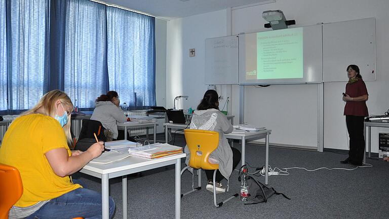 Diplomsozialpädagogin Henrike Staab informiert die Klasse 11 der Berufsfachschule für Pflegeberufe in Hofheim einmal jährlich über das Thema Epilepsie.