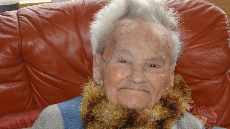 Frieda Straub, feierte am Mittwoch ihren 100. Geburtstag im Kreise ihrer Kinder und Enkel. Foto:  Arthur Stollberger       -  Frieda Straub, feierte am Mittwoch ihren 100. Geburtstag im Kreise ihrer Kinder und Enkel. Foto:  Arthur Stollberger