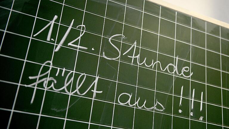 Kein Unterricht, weil Lehrkräfte fehlen? Im Jahr der Landtagswahl verspricht die Söder-Regierung viele Maßnahmen gegen den Lehrermangel. Geht es dabei um mehr als Wahlkampf?