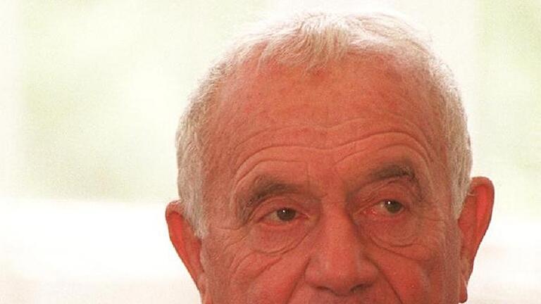 Der in Würzburg geborenen Schriftsteller Jehudi Amichai bei einem Besuch in seiner Heimatstadt 1997. Der in Würzburg geborenen Schriftsteller Jehudi Amichai bei einem Besuch in seiner Heimatstadt 1997.