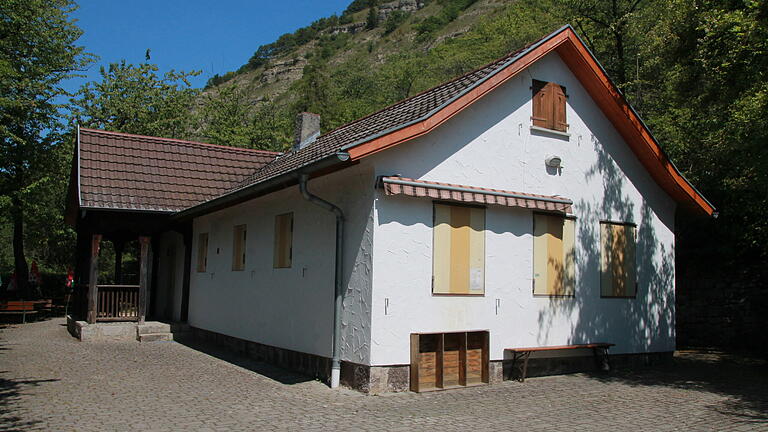 Die Falteshütte des Deutschen Alpenvereins am Kalbenstein (Edelweiß) nördlich von Karlstadt.