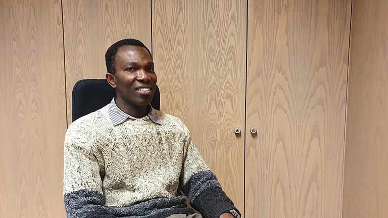 Dr. Fidelis Kwazu, nigerianischer Pfarrvikar in Bad Brückenau, hat eine besondere Meinung zur Heilige-Drei-Könige-Tradition und dem sogenannten 'Blackfacing'. Foto: Steffen Standke - Dr. Fidelis Kwazu, nigerianischer Pfarrvikar in Bad Brückenau, hat eine besondere Meinung zur Heilige-Drei-Könige-Tradition und dem sogenannten 'Blackfacing'. Foto: Steffen Standke Dr. Fidelis Kwazu, nigerianischer Pfarrvikar in Bad Brückenau, hat eine besondere Meinung zur Heilige-Drei-Könige-Tradition und dem sogenannten 'Blackfacing'. Foto: Steffen Standke - Dr. Fidelis Kwazu, nigerianischer Pfarrvikar in Bad Brückenau, hat eine besondere Meinung zur Heilige-Drei-Könige-Tradition und dem sogenannten 'Blackfacing'. Foto: Steffen Standke