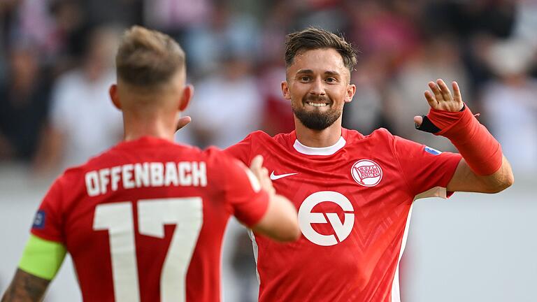 Kickers Offenbach - 1. FC Magdeburg       -  Valdrin Mustafa (r) und Marc Wachs schalten Magdeburg im Pokal aus.
