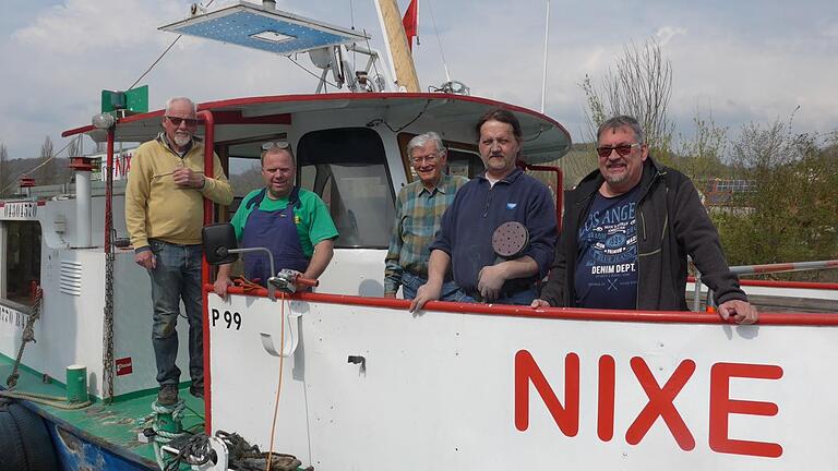 Die Crew der Tüftler im Förderverein Nixe, von links Hans Schreyer, Ralf Hamm, Siegfried Franke und Richard Berg mit stellvertretendem Vorsitzenden Albert Ringhand. Die Crew der Tüftler im Förderverein Nixe, von links Hans Schreyer, Ralf Hamm, Siegfried Franke und Richard Berg mit stellvertretendem Vorsitzenden Albert Ringhand.