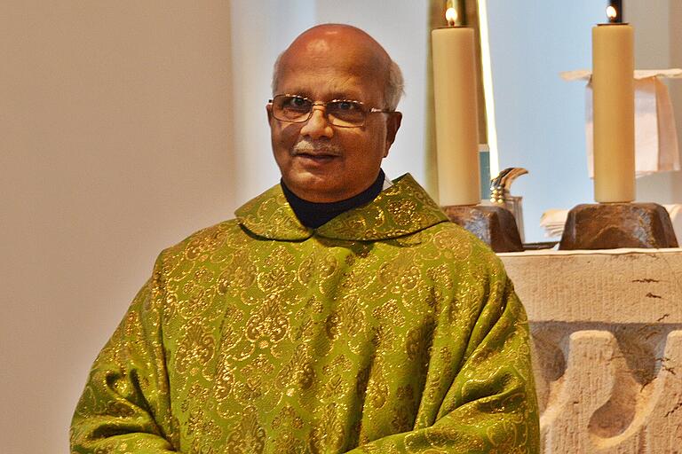 Mit einem Festgottesdienst feierte Pfarrvikar Benjamin Pereira sein 40. Priesterjubiläum in der Kirche St. Johannes der Täufer in Großeibstadt. Mit einem Festgottesdienst feierte Pfarrvikar Benjamin Pereira sein 40. Priesterjubiläum in der Kirche St. Johannes der Täufer in Großeibstadt.
