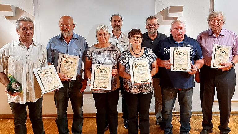 Das Foto zeigt (von links): Winfried Klecki, Norbert Frey, Theresia Greser, Heiko Flohr (Erster Vorsitzender), Irmgard Müller, Konrad Liebler (Zweiter Vorsitzender), Hermann Väth, Kurt Schreck. Das Foto zeigt (von links): Winfried Klecki, Norbert Frey, Theresia Greser, Heiko Flohr (Erster Vorsitzender), Irmgard Müller, Konrad Liebler (Zweiter Vorsitzender), Hermann Väth, Kurt Schreck.