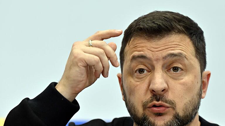 Ukrainischer Präsident Selenskyj in Belgien.jpeg - Wolodymyr Selenskyj, Präsident der Ukraine, bat bei seinen Partnern um weitere Militär- und Finanzhilfen. Ukrainischer Präsident Selenskyj in Belgien.jpeg - Wolodymyr Selenskyj, Präsident der Ukraine, bat bei seinen Partnern um weitere Militär- und Finanzhilfen.