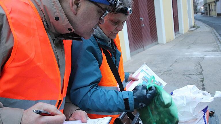 Nicht erlaubt im Biomüll: Plastiktüten. Auch nicht, wenn sie als kompostierbar gelten.