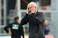Können die Würzburger Kickers und Trainer Ralf Santelli trotz zwei positiver Coronatests von Spielern beim Karlsruher SC antreten?
