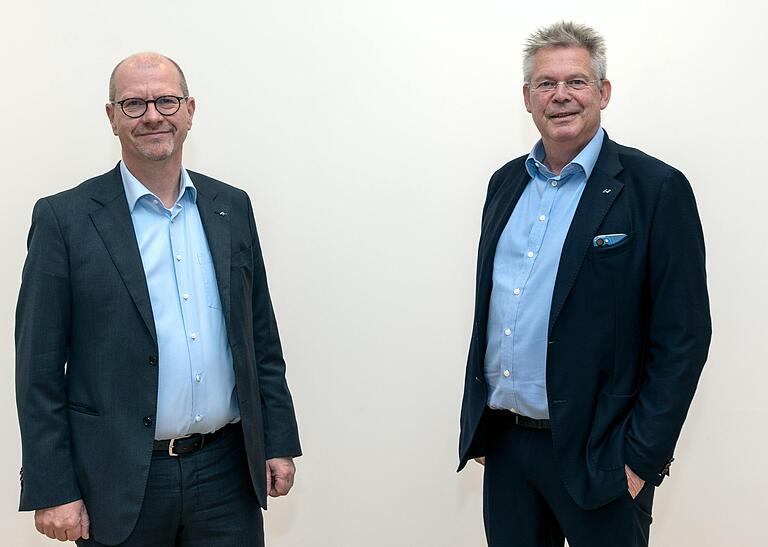 Neuer und alter Chef des Kurtz-Ersa-Konzerns: Ralph Knecht (links) löst Rainer Kurtz als Vorsitzender der Geschäftsführung ab. Neuer und alter Chef des Kurtz-Ersa-Konzerns: Ralph Knecht (links) löst Rainer Kurtz als Vorsitzender der Geschäftsführung ab.