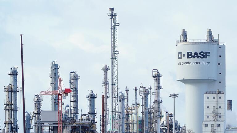Chemiekonzern BASF - BASF legt zwei Produktionsanlagen für Glufosinat-Ammonium-Lösungen in Knapsack und Frankfurt still. (Archivbild) Chemiekonzern BASF - BASF legt zwei Produktionsanlagen für Glufosinat-Ammonium-Lösungen in Knapsack und Frankfurt still. (Archivbild)