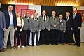 Sie freuten sich über ihre schulischen und sportlichen Leistungen, von links: Klaus Schenk (erster Bürgermeister), Manfred Barth (zweiter Bürgermeister), Maria Reinhart, Norbert Zehner, Albrecht Göb, Peter Göb, Harald Königer, Norbert Hackenberg, Stefan Funk (Bezirkstagspräsident) und Florian Töpper (Landrat).