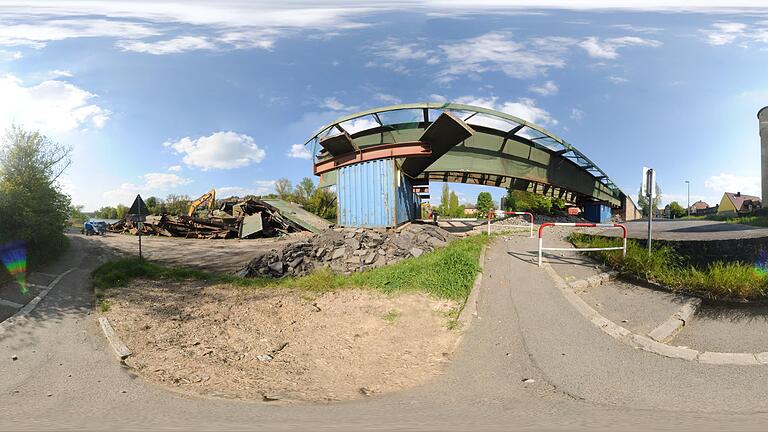 Panorama vom Abriss der neuen Mainbrücke in Ochsenfurt.