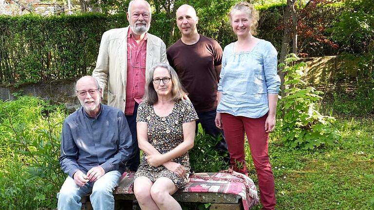 Jens Müller-Rastede, Bernt Sieg, Bärbel Fürst, Detlev Beck und Sabine Häring werden am 31. Oktober als Litera(n)ten und Liedertanten die Reformation beleuchten. Archiv/Heike Beudert       -  Jens Müller-Rastede, Bernt Sieg, Bärbel Fürst, Detlev Beck und Sabine Häring werden am 31. Oktober als Litera(n)ten und Liedertanten die Reformation beleuchten. Archiv/Heike Beudert